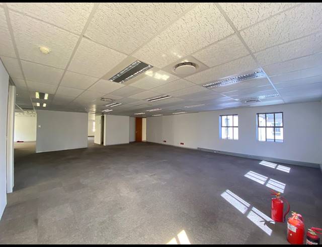 370M² OFFICE TO LET IN BRYANSTON